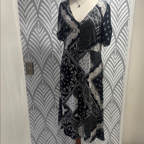 Black and White Flutter Sleeve Midi Sundress - Picture 1 of 10